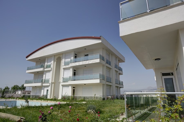 Ready 2 + 1 apartments in a complex in Dosemealti Antalya