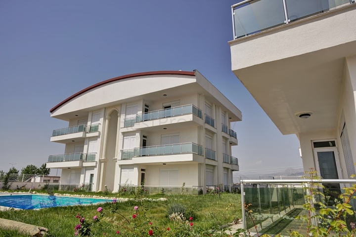 Ready 2 + 1 apartments in a complex in Dosemealti Antalya