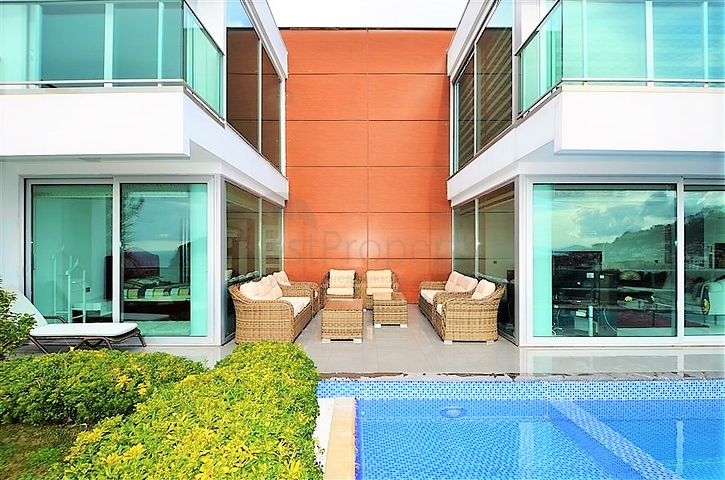 4+2 villa with a view of the historical fortress