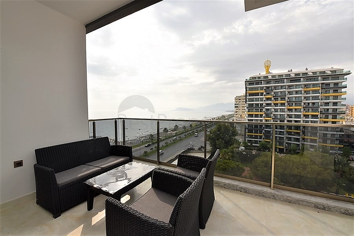 1+1 apartment for rent on the first coastline in Mahmutlar