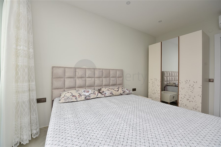 1+1 apartment for rent on the first coastline in Mahmutlar