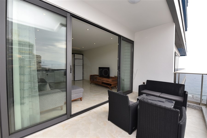 1+1 apartment for rent on the first coastline in Mahmutlar