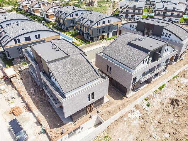 Villas at the final stage of construction in the Konyaalti area