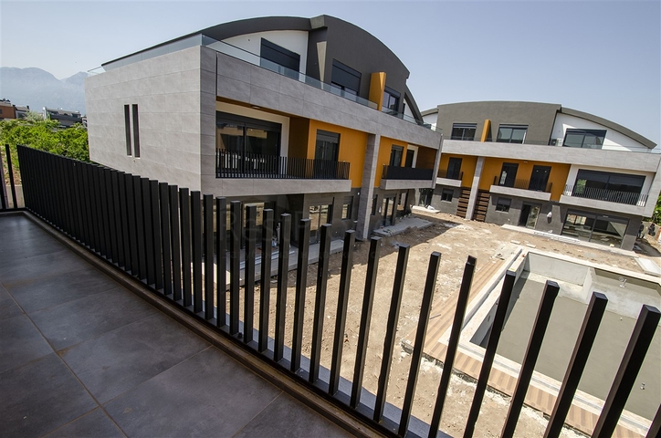 Villas at the final stage of construction in the Konyaalti area