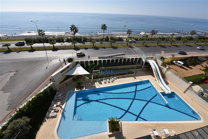 1+1 apartment for rent in a well-maintained complex.