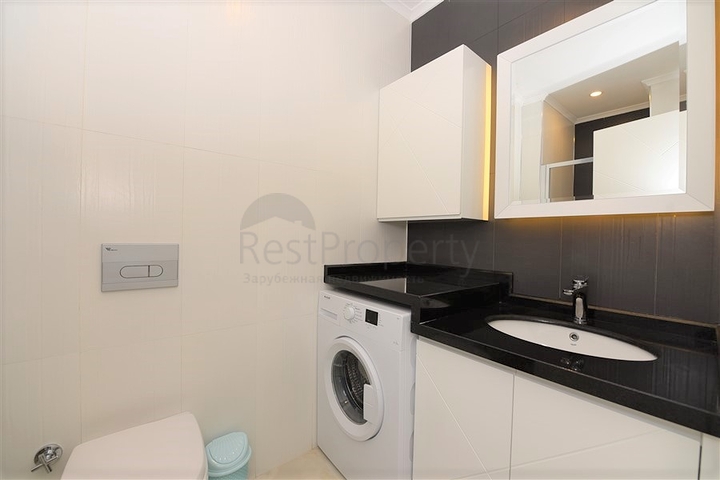 1+1 apartment for rent in a well-maintained complex.