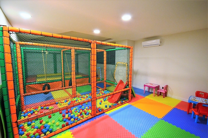 1+1 apartment for rent in a well-maintained complex.