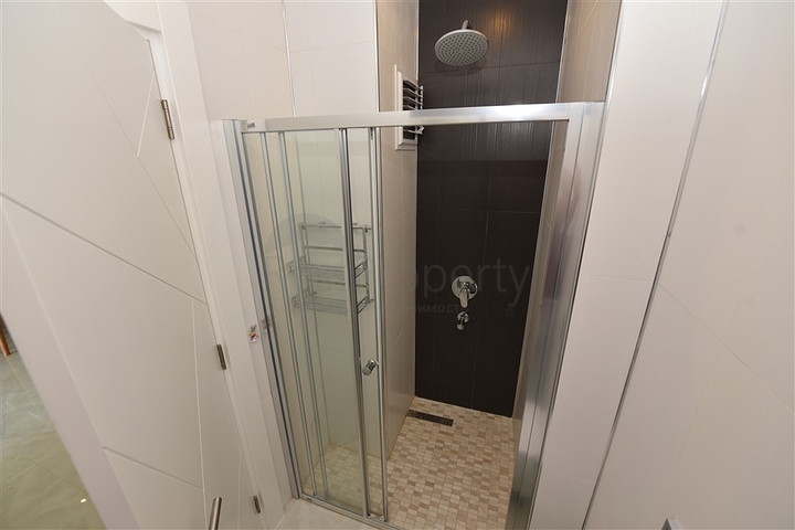 1+1 apartment for rent in a well-maintained complex.