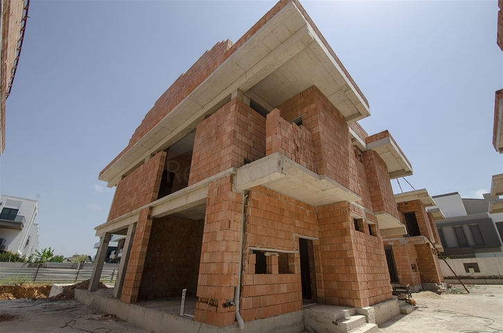 Luxury villas 6 + 1 in the city of Antalya