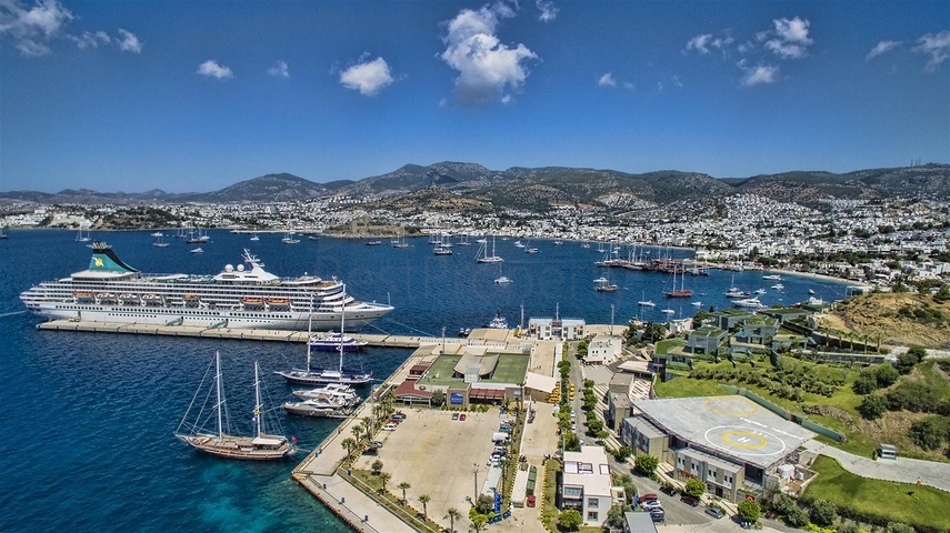 Villas overlooking the main castle of Bodrum and the islands of Kos and Karaada