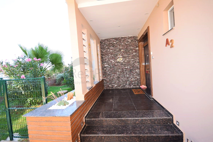 Villa 5 + 1 in a complex in Yeshilbahir Dosemealti