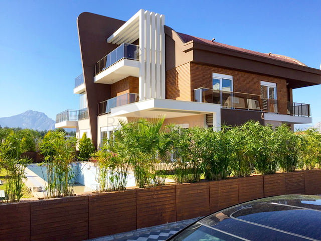 Villa 5 + 1 in a complex in Yeshilbahir Dosemealti