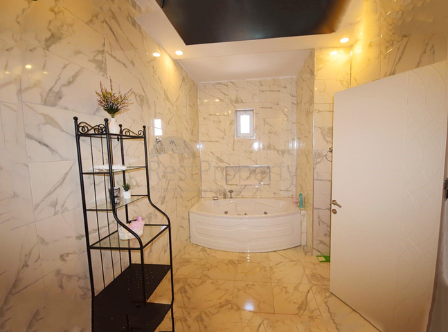 Villa 5 + 1 in a complex in Yeshilbahir Dosemealti