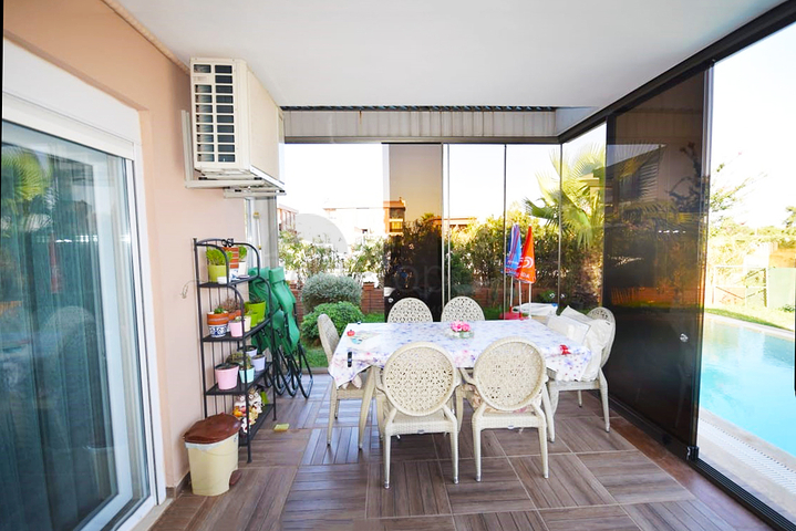 Villa 5 + 1 in a complex in Yeshilbahir Dosemealti