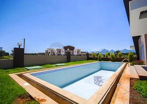 Villa 5 + 1 in a complex in Yeshilbahir Dosemealti