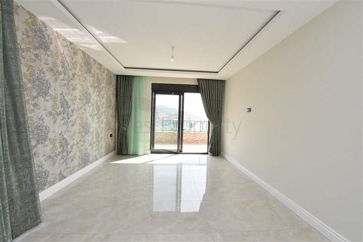 Spacious penthouse on the first coastline 