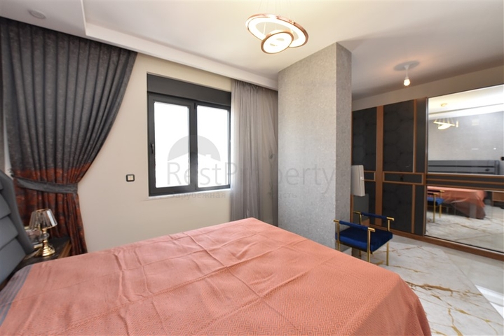 Spacious penthouse on the first coastline 