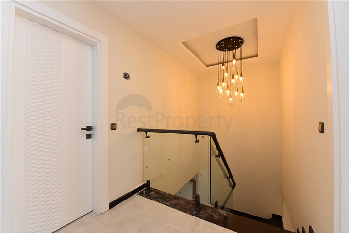 Spacious penthouse on the first coastline 