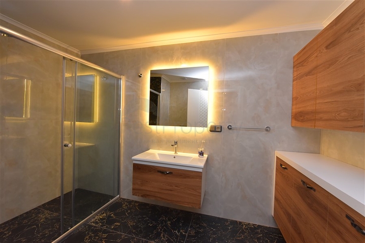 Spacious penthouse on the first coastline 