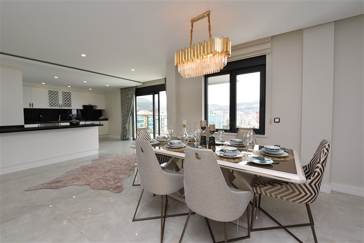 Spacious penthouse on the first coastline 