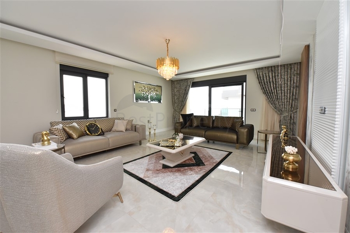 Spacious penthouse on the first coastline 