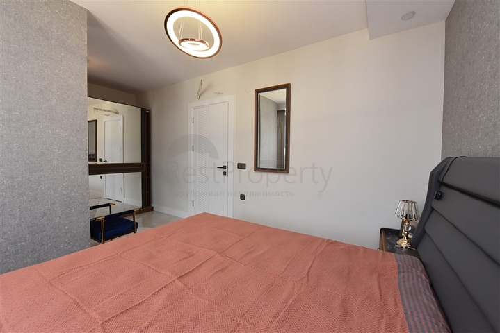 Spacious penthouse on the first coastline 