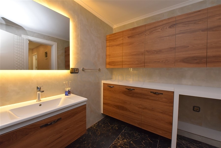 Spacious penthouse on the first coastline 