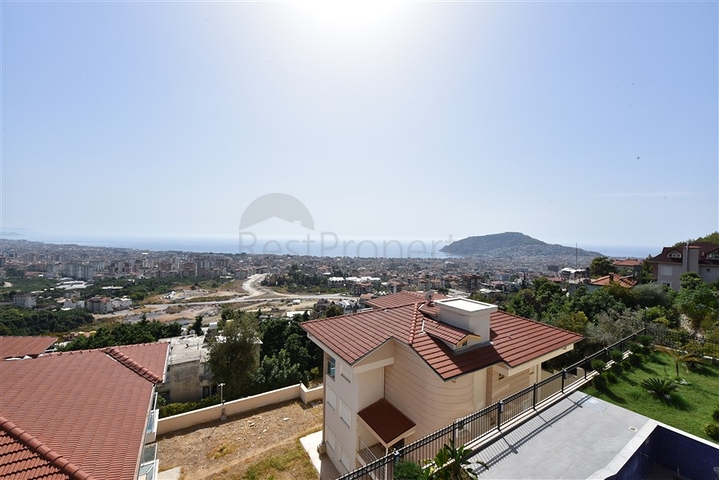 Huge Villa - with Sea and Castle view -Alanya Center 