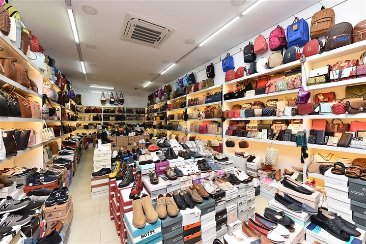 Retail space in the tourist center of Okurjalara shopping center