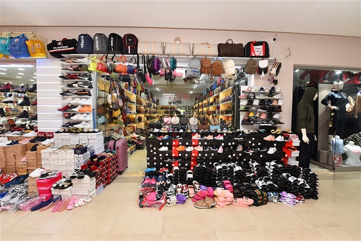 Retail space in the tourist center of Okurjalara shopping center