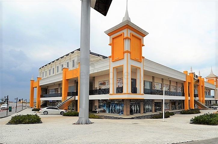 Retail space in the tourist center of Okurjalara shopping center