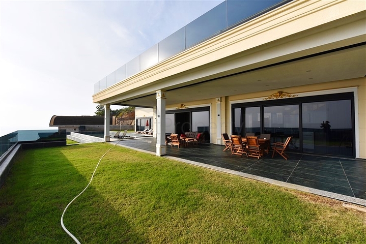 Private villa according to a design project