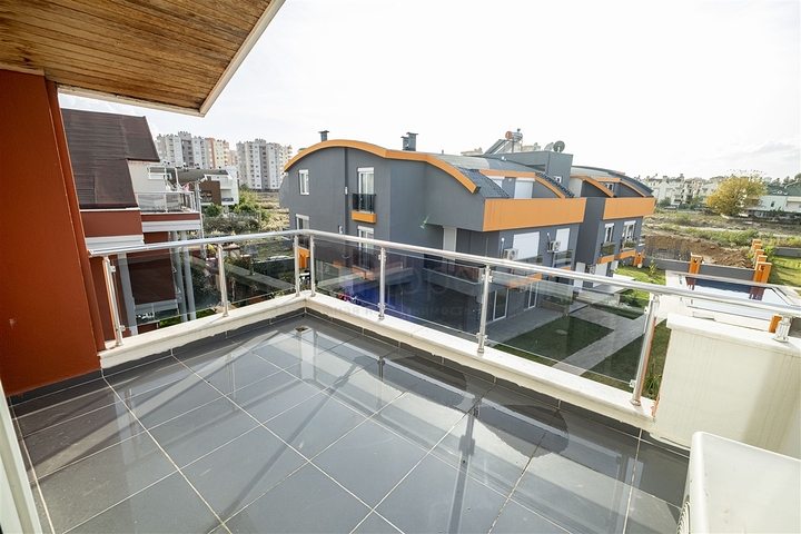 Villa 4 + 1 in a complex in the Kundu Lara area, 10 minutes from the beach