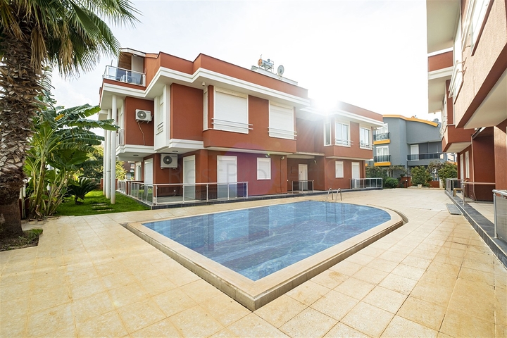 Villa 4 + 1 in a complex in the Kundu Lara area, 10 minutes from the beach