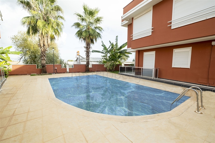 Villa 4 + 1 in a complex in the Kundu Lara area, 10 minutes from the beach