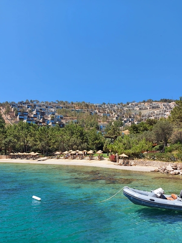 Luxury project in the paradise corner of Demirbukyu Bay