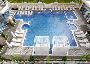 A new complex under construction in the Mahmutlar area