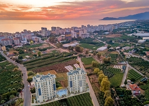 A new complex under construction in the Mahmutlar area