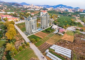 A new complex under construction in the Mahmutlar area