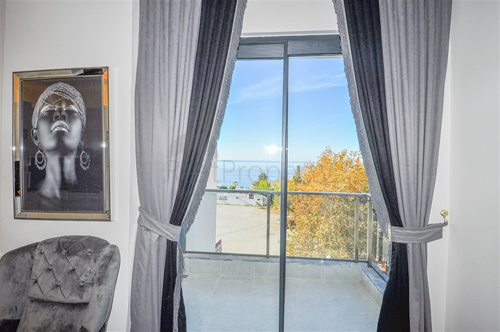 One-bedroom apartment with sea view