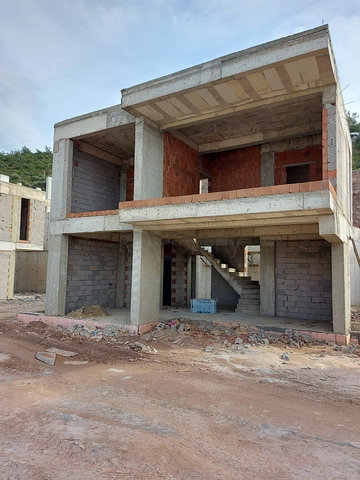 Wonderful Life in a Peninsula with Unique Nature