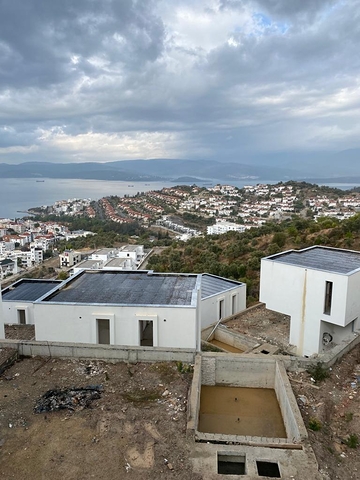 Wonderful Life in a Peninsula with Unique Nature