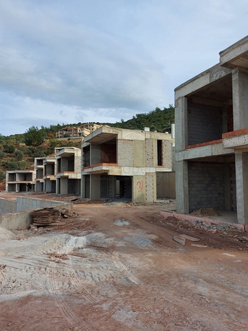 Wonderful Life in a Peninsula with Unique Nature