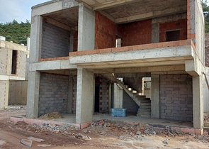 Wonderful Life in a Peninsula with Unique Nature