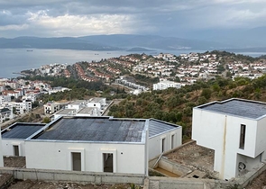 Wonderful Life in a Peninsula with Unique Nature