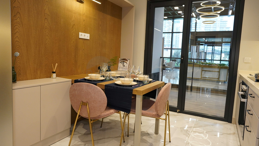 A complex in Istanbul with an ideal transport interchange