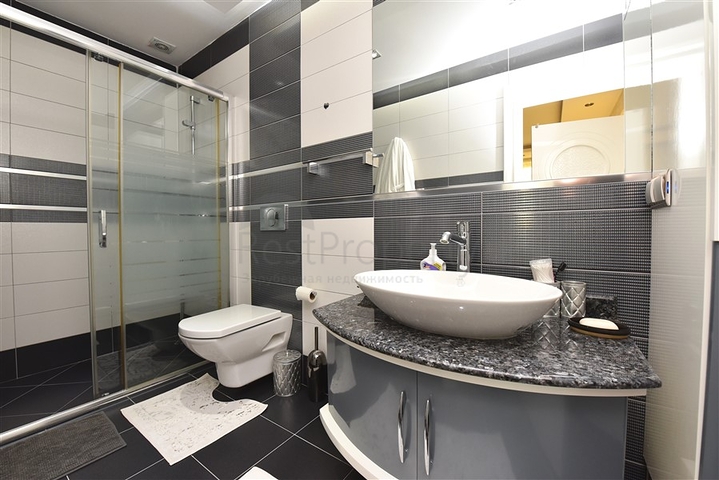 5+2 villa with stunning views in the center of Alanya