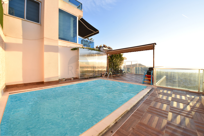 5+2 villa with stunning views in the center of Alanya