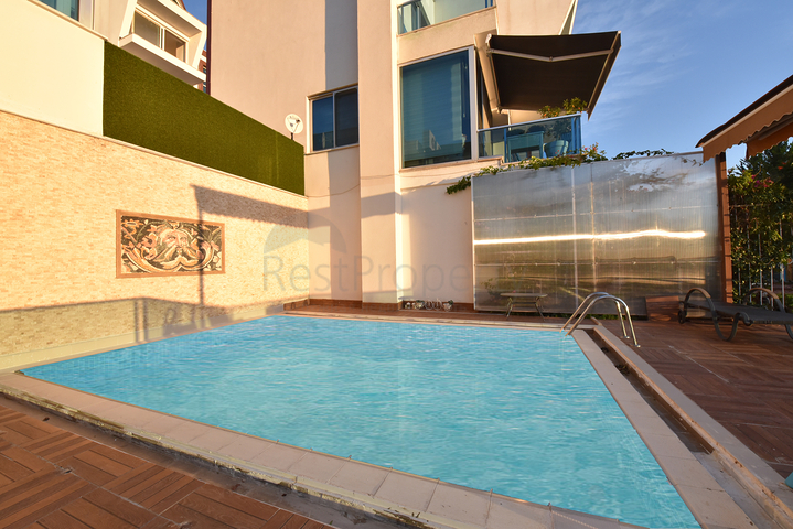 5+2 villa with stunning views in the center of Alanya