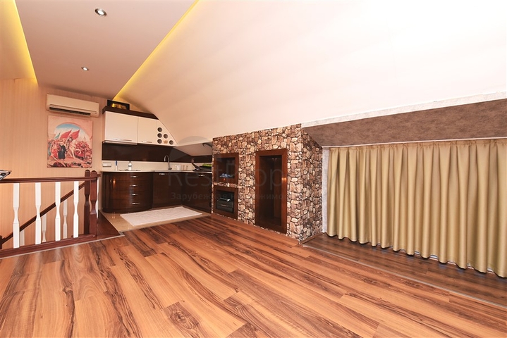 5+2 villa with stunning views in the center of Alanya